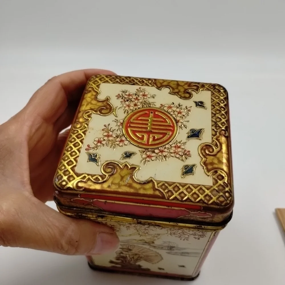 Chinese Oriental  Design Tin Hinged Box Made in Holland Lithograph Vintage